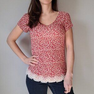 💘Rewind Red Floral Short Sleeve Lace Hem Tee Size Small